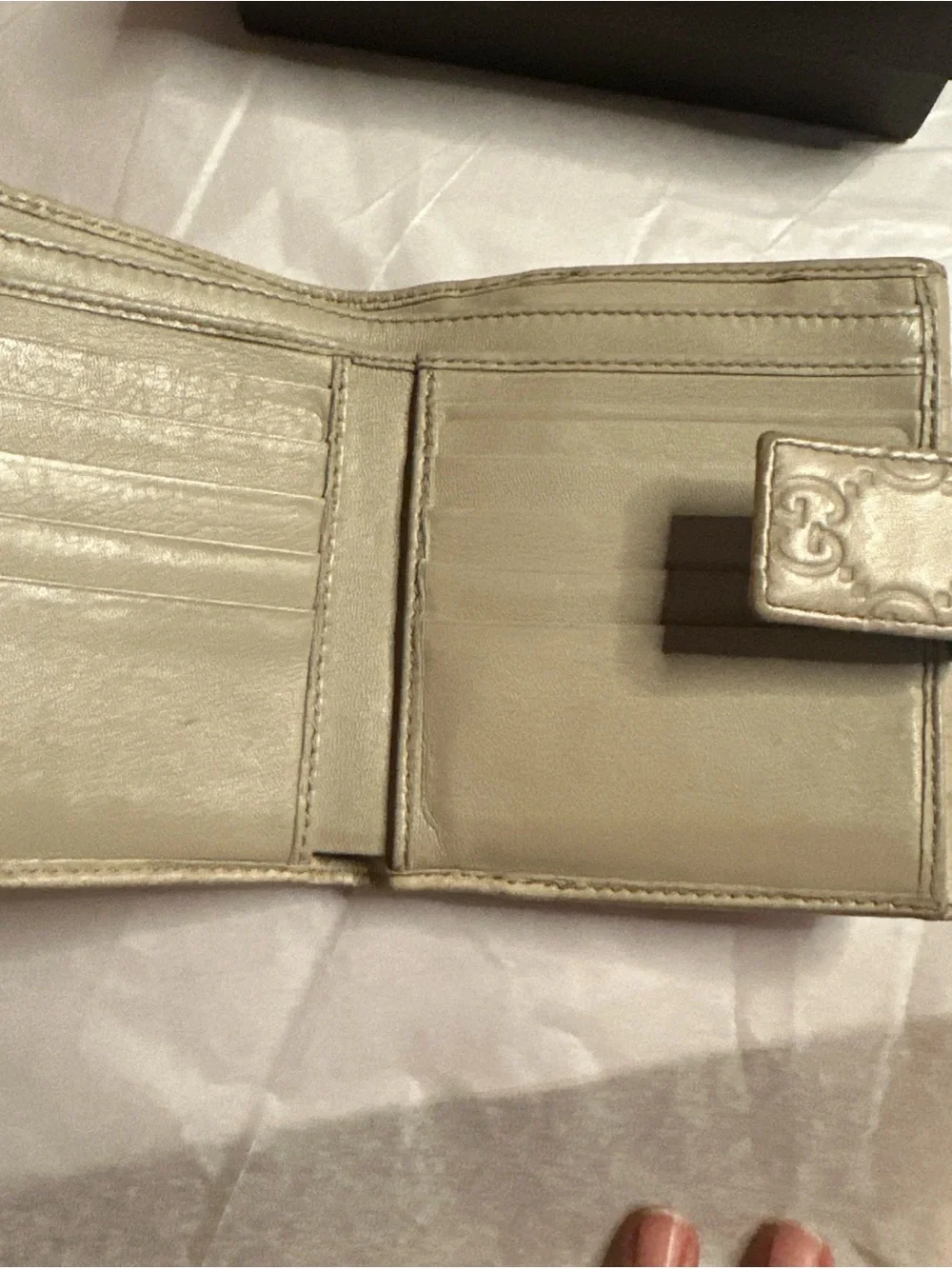 Gucci Cream Embossed GG Bow BiFold Leather Wallet with Box - Picture 5 of 14